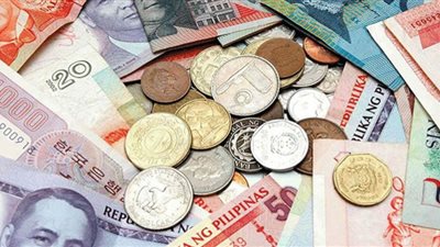تباين أسعار العملات الأجنبية مقابل الجنيه بالبنوك اليوم