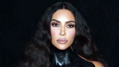 كيم كارداشيان تعتمد الفيزون في أحدث ظهور (صور)