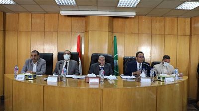 محافظ المنيا يعقد الاجتماع الأول للمجلس الاقتصادي الاجتماعي