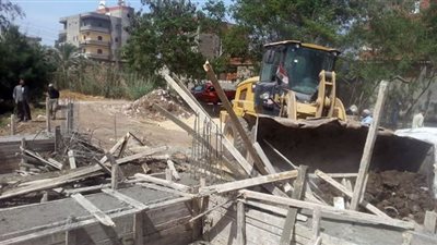 تنفيذ ٦ إزالات على الأرض الزراعيه بالمحله