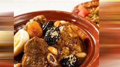 من المطبخ المغربي.. طريقة تحضير لحم بالبرقوق واللوز