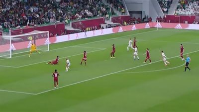 شوط سلبي مثير بين قطر والجزائر في نصف نهائي كأس العرب