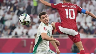 منتخب الجزائر يسقط قطر بهدفين بعد موقعة ماراثونية .. ويتأهل لنهائي كأس العرب