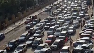 أزمة مرورية خانقة في الشوارع المنصورة خلال أيام العيد والحلول 