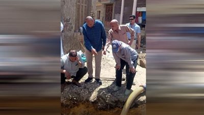 إصلاح كسر بخط الطرد بمدينة سمسطا في بني سويف وإعادة ضخ المياه