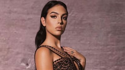 شاهد.. أول صور تُظهر حمل جورجينا على غلاف مجلة إسبانية