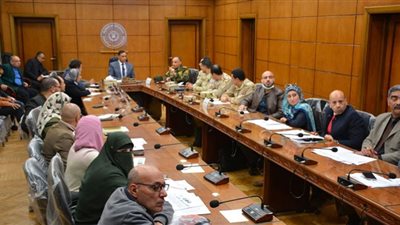 محافظ الدقهلية يبحث تطبيق حوكمة البيئة العمرانية والاستدامة بمدينة أجا
