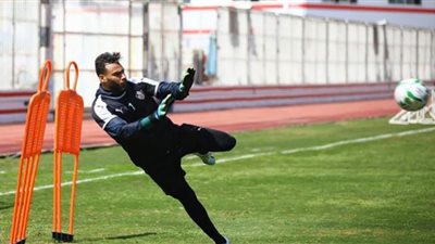 تدريبات بدنية شاقة لحراس المرمى بمران الزمالك