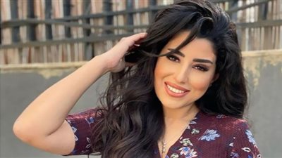 بفستان مكشوف.. آيتن عامر تروج لمسلسلها 