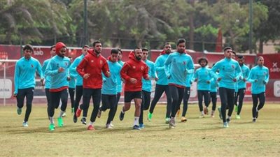 فقرات بدنية وخططية بمران الأهلي