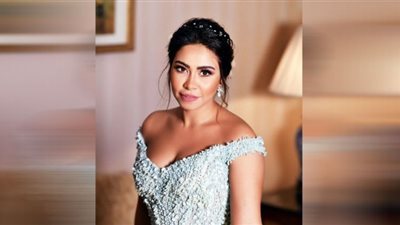 بالعباية السوداء.. شيرين عبدالوهاب تفاجئ جمهورها في حفلها بأبو ظبي