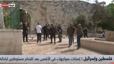 (شاهد) قوات الاحتلال تمنع شباب فلسطين من دخول المسجد الاقصي