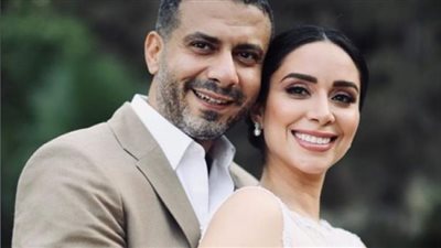شاهد.. قبلة محمد فراج لبسنت شوقي في ليلة الحنة (صور)