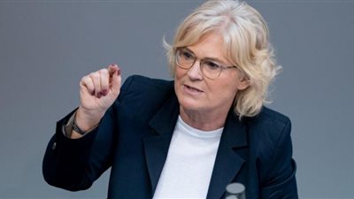 ألمانيا ترسل 7 مدافع هاوتزر ذاتية الدفع إلى أوكرانيا