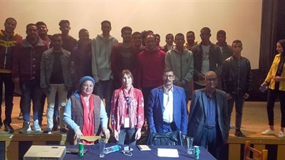 المخرجة الإسيانية إيدونيكا فى ندوة فى المايكرو تياترو بثقافة الأقصر 