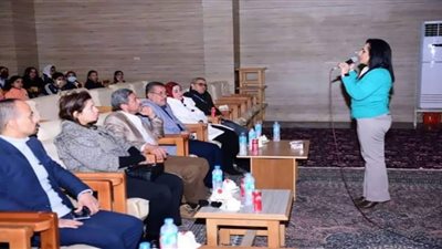 أهمية التغذية العلاجية .. ندوة توعوية لطلاب مدارس سوھاج