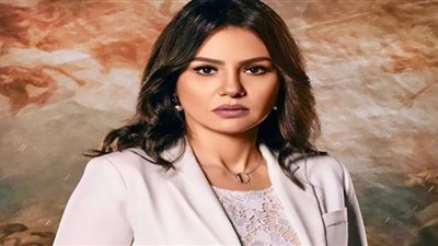 بجمبسوت أنيق.. دينا فؤاد تبرز جاذبيتها في أحدث جلسة تصوير