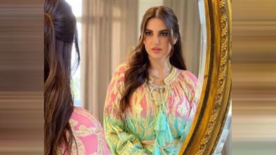 بأرقي الأزياء درة تستجم بالاجواء في برشلونة (صور)