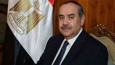 وزير الطيران يهنئ العاملين بمصر للطيران بمناسبة العيد الـ90 للشركة