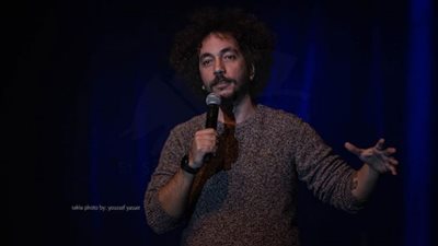 صور| علي قنديل يشعل مسرح ساقية الصاوي بحفلتين ستاند اب كوميدي