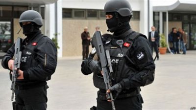 تونس.. قوى الأمن تستخدم الغاز المسيل للدموع إثر مناوشات مع عدد من الشبان