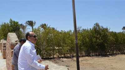 رئيس مدينة القصير يتابع خطة المرافق للوحدات السكنية