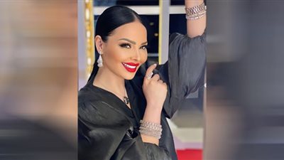 بمكياج صاخب ومجوهرات فاخرة.. ديانا كرزون تخطف الأضواء