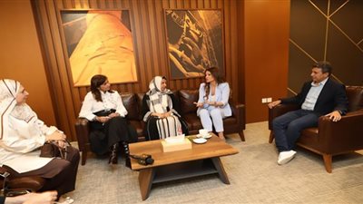 وزيرة الدولة بالإمارات تثني على مبادرة 