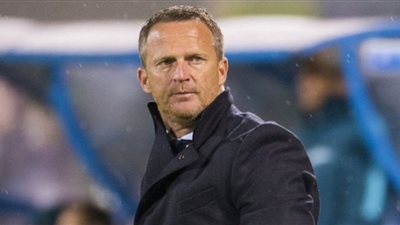 بعد 40 يوما من تعاقده.. إقالة الهولندي 