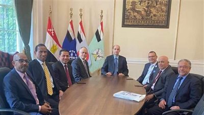 في زيارة رسمية| رموز الجالية المصرية ببريطانيا يرحبون بملحق الدفاع الجديد.. صور