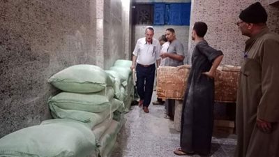 تحرير ٣٨ محضر متنوع على الأسواق بقنا