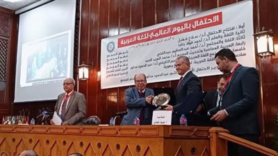 مجمع اللغة العربية يُكرم وزارة الهجرة لجهودها في 