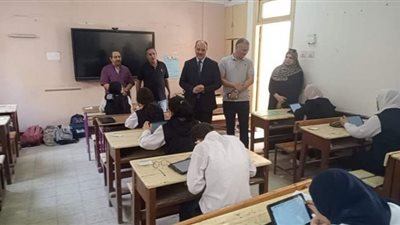 صور.. وكيل تعليم سوهاج يتابع انتظام امتحانات الفصل الدراسي الثاني