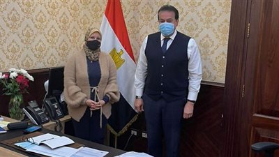 وزير التعليم العالى والقائم بعمل وزير الصحة يستعرض قضايا المهنة مع 