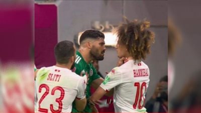 الجزائري بن عيادة يعتذر لنجم مانشستر يونايتد