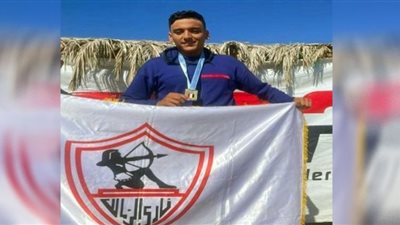 محمد العراقي لاعب سباحة الزمالك يتوج بذهبية الجمهورية للمياه المفتوحة