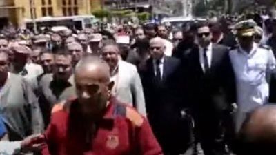 فيديو.. محافظ بورسعيد يتقدم جنازة أسامة عيد شهيد الواجب الوطني