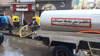 1262معدة وطاقم تعمل على مدار الساعة لرفع تراكمات مياة الامطار بالبحيرة