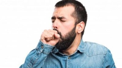 أسباب الإصابة بالكحة.. وطرق علاجها من دون أدوية