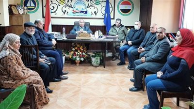 وكيل تعليم دمياط يبحث كيفية عمل الجمعيات التعاونية داخل المدارس