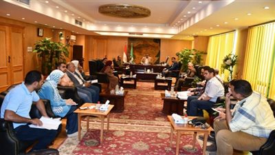 محافظ الفيوم يتابع توصيل المرافق لمصنع 