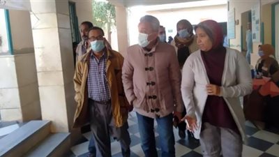 وكيل صحة قنا يتفقد حملة شلل الأطفال بمركز قفط