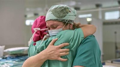 أمل جديد.. متحور أوميكرون قد يكون مؤشرا على بداية نهاية الفيروس