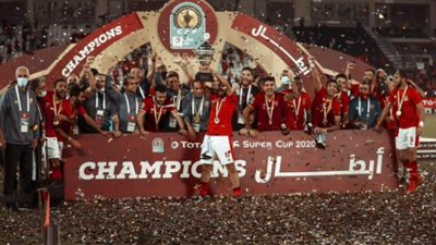 سوبر أفريقيا يا أهلي.. جماهير القلعة الحمراء تدعم الفريق قبل لقاء الرجاء المغربي