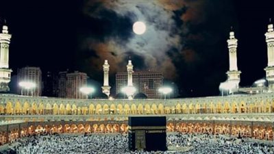 لعشاق الفلك.. القمر يتعامد فجر الخميس على الكعبة المشرفة