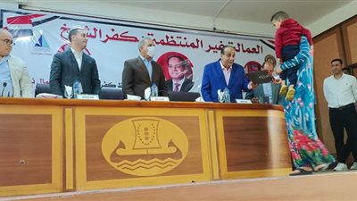 سعفان: تسليم 3106 وثيقة تأمين ضد الحوادث للعمالة غير المنتظمة بكفر الشيخ