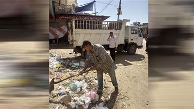 حملات للنظافة ورفع الإشغالات والإعلانات المخالفة ودهان البلدورات بالشرقية