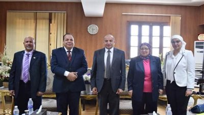 رئيس جامعة بني سويف يستقبل لجنة قطاع كليات التربية للطفولة المبكرة بالمجلس الأعلى للجامعات