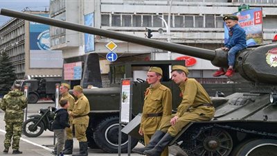 تهنئة من رجال المدفعية في لوغانسك لسكان المدن التي تحتلها القوات الأوكرانية