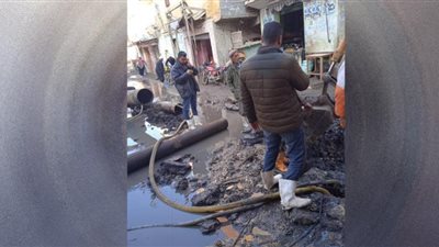 إصلاح كسر ماسورة مياه شرب بمجمع مدارس الإبراهيمية بكفر سعد